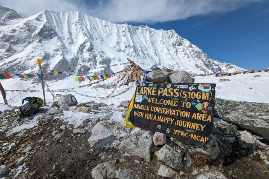 Autumn season trekking in Larkya La Pass - Manaslu Circuit.